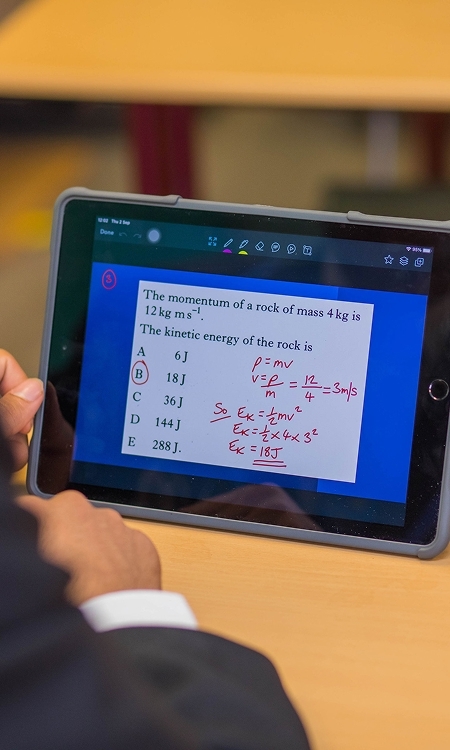 Student using Showbie software
